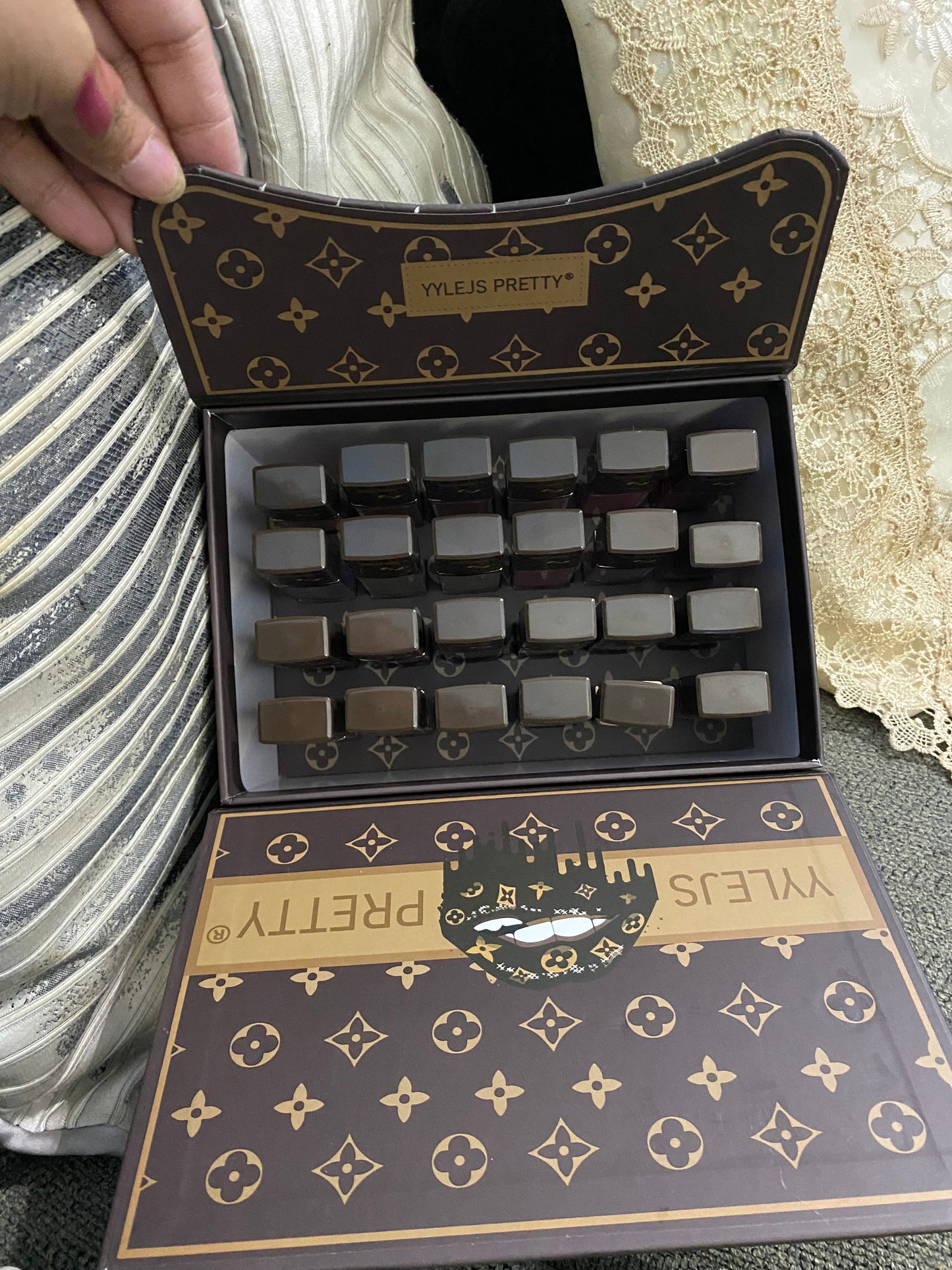 Hello Kitty lip gloss Gif set 24(pcs)