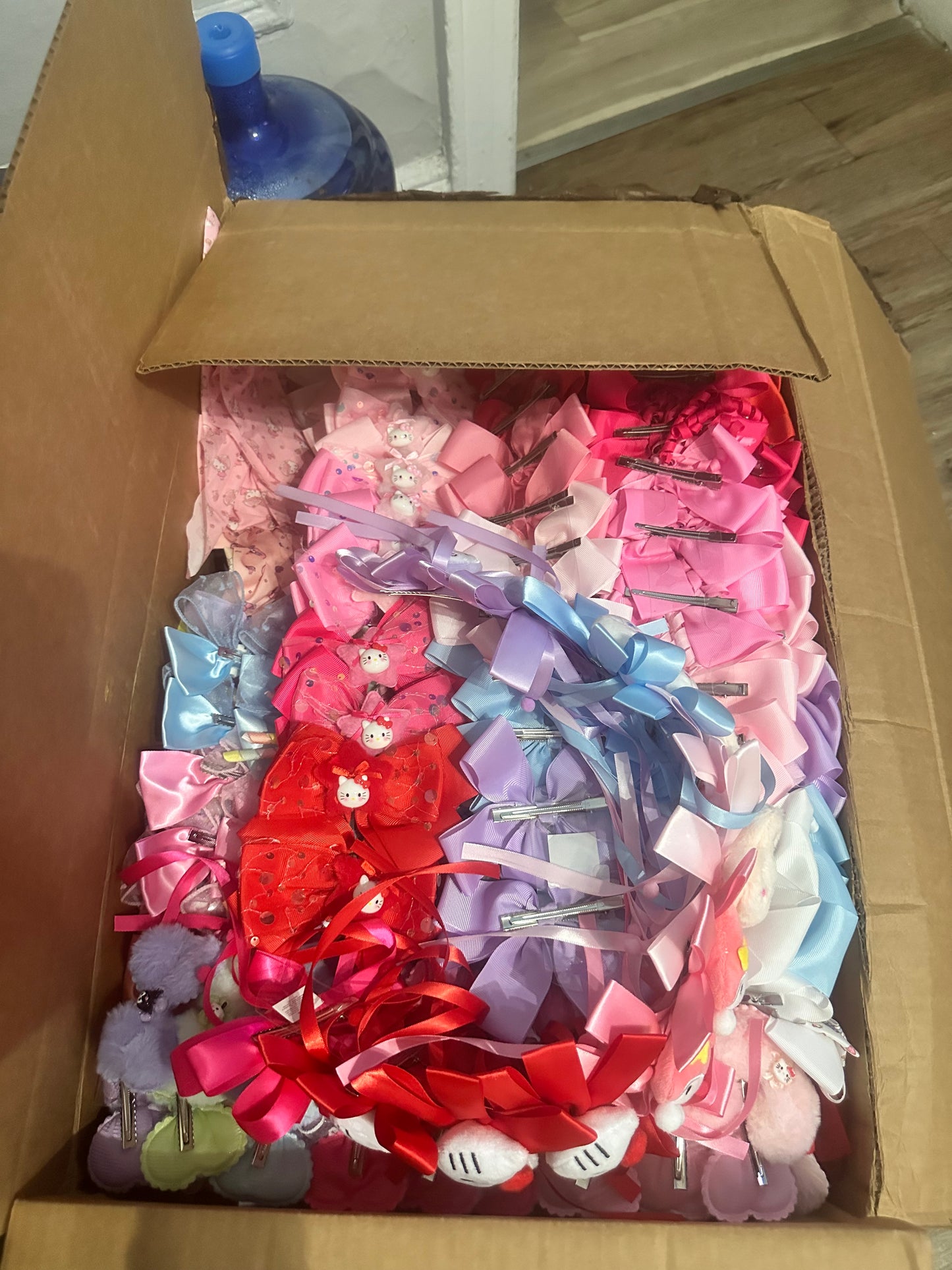 Wholesale 12 dozen bows each strip come 12 (pcs)